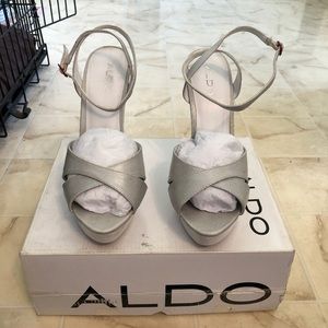 Super sexy Silver heel!